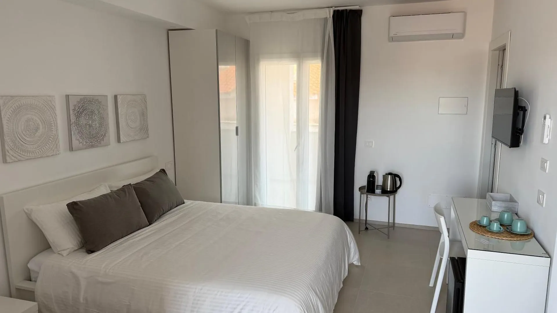 Eleven Rooms & Apartments Olbia Homestay