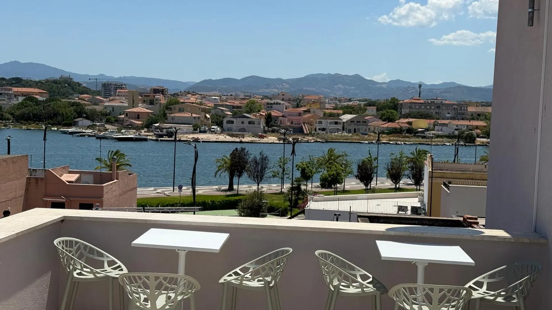 Eleven Rooms & Apartments Olbia Homestay