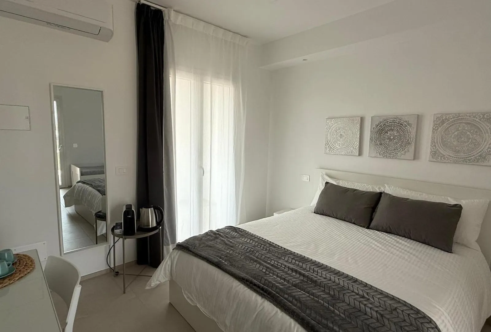 Homestay Eleven Rooms & Apartments Olbia