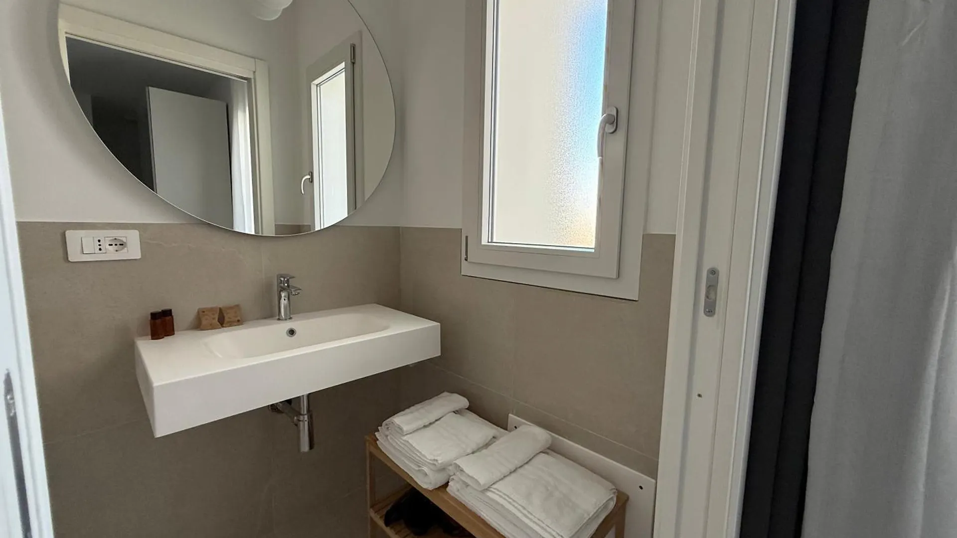 Homestay Eleven Rooms & Apartments Olbia