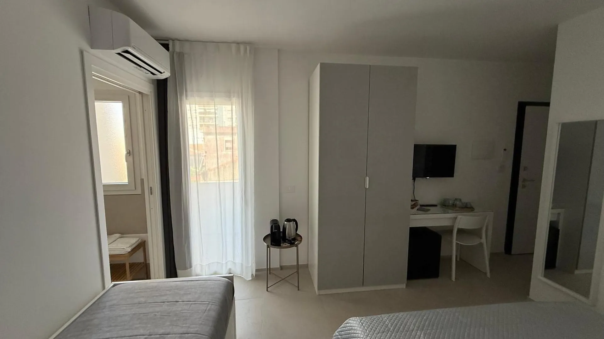 Homestay Eleven Rooms & Apartments Olbia Italy